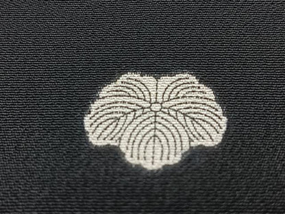 平和屋着物■豪華黒留袖　駒刺繍　松葉花文　金彩　正絹　逸品　BAAO9547ct
