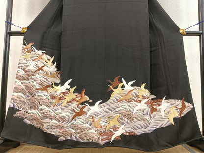 平和屋着物■豪華黒留袖　駒刺繍　飛鶴浜松文　金彩　正絹　逸品　BAAR6076kg