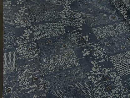 平和屋着物▽上質な小紋 単衣 作家物 紬地 本藍 型絵染 横段花文 正絹 逸品 BAAT1132hv