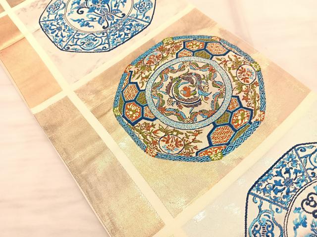 平和屋着物◎六通柄袋帯　唐織　花絵皿　金糸　引箔　正絹　逸品　BAAT3205du