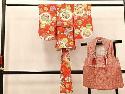 平和屋着物[]七五三　女の子　３歳　祝着　三つ身　被布セット　手毬　舞桜文　金彩　逸品　BAAT7272mz