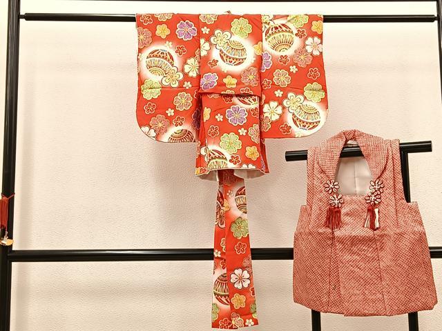 平和屋着物[]七五三　女の子　３歳　祝着　三つ身　被布セット　手毬　舞桜文　金彩　逸品　BAAT7272mz