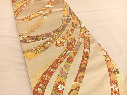 平和屋着物◎六通柄袋帯　唐織　熨斗宝尽くし花蝶文　金糸　正絹　逸品　BAAU1260hv