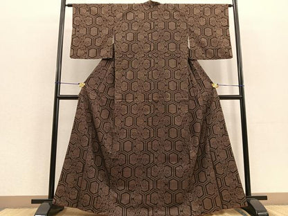 平和屋着物●本場大島紬 7マルキ 亀甲蔦の葉文 正絹 逸品 BAAU4699gt