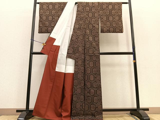 平和屋着物●本場大島紬 7マルキ 亀甲蔦の葉文 正絹 逸品 BAAU4699gt