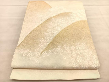 平和屋着物◎西陣　六通柄袋帯　唐織　山桜　金糸　正絹　逸品　BAAU8193hv