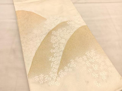 平和屋着物◎西陣　六通柄袋帯　唐織　山桜　金糸　正絹　逸品　BAAU8193hv