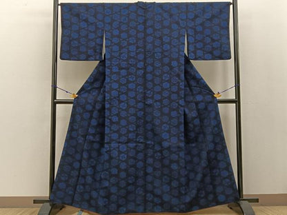 平和屋着物●上質な小紋 紬地 藍 型染め 亀甲風景舞蝶文 正絹 逸品 BAAW0901hj