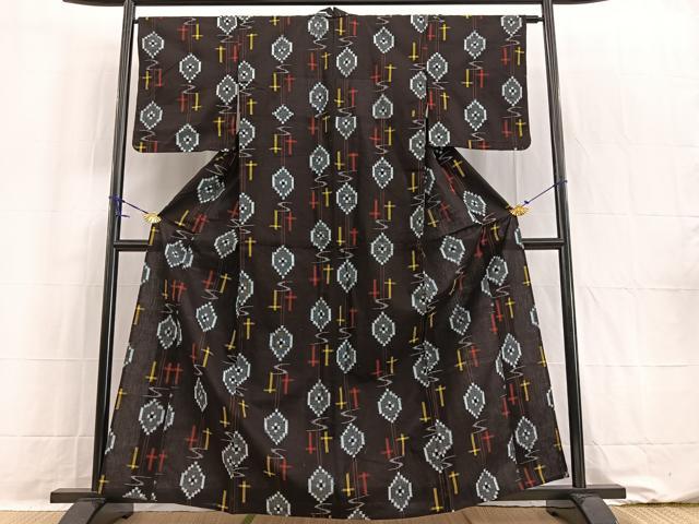 平和屋着物●久留米絣 単衣 琉球絣文様 黒鳶色 綿 逸品 未使用 BAAW2205yc