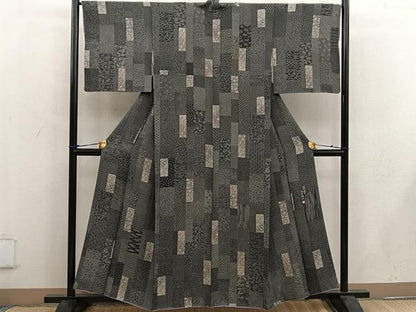 平和屋着物●伝統工芸士 染谷梅治 小紋 短冊亀甲花文 黒地 さが美扱い 正絹 逸品 BAAW3461mz