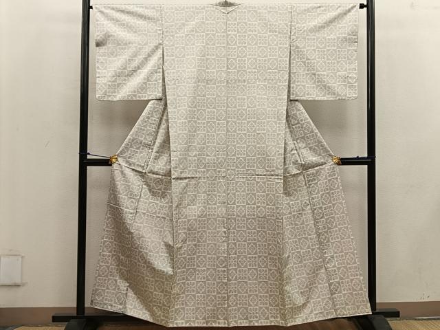 平和屋着物●本場大島紬 白大島 市松花文 証紙付き 正絹 逸品 BAAW3464mz