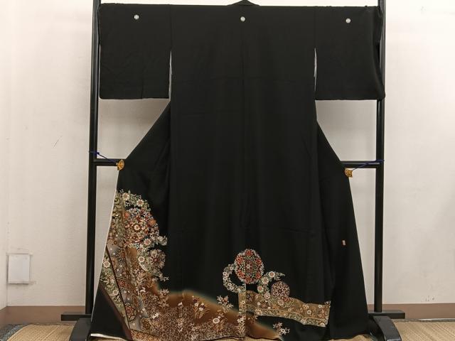 平和屋着物●豪華黒留袖 作家物 駒刺繍 花鳥文 暈し染め 金彩 正絹 逸品 BAAW3524mz