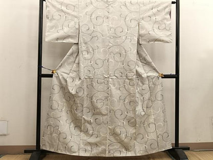 平和屋着物●本場大島紬 白大島 9マルキ 唐草文 証紙付き 正絹 逸品 BAAW3662mz