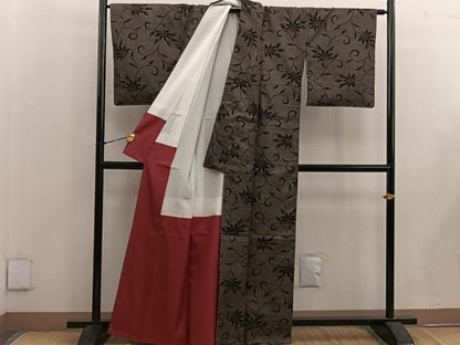 平和屋着物●本場大島紬 古代染色 純泥染め 更紗花唐草文 証紙付き 正絹 逸品 未使用 BAAW3664mz