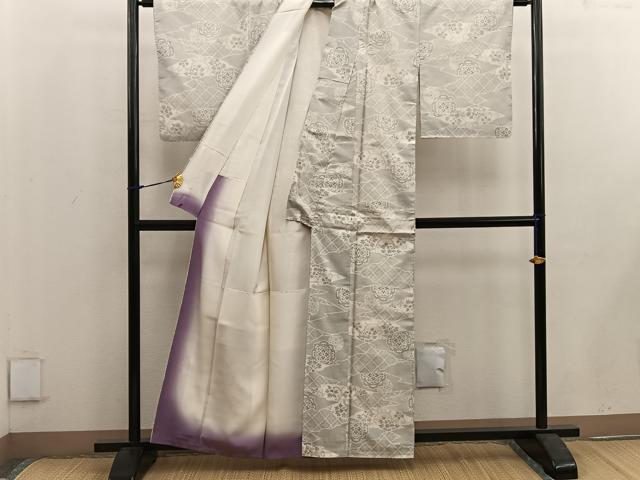 平和屋着物●本場大島紬 白大島 130亀甲 草花文 正絹 逸品 BAAW3665mz