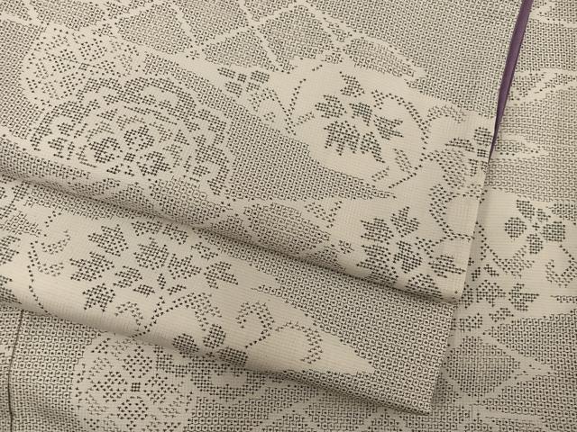 平和屋着物●本場大島紬 白大島 130亀甲 草花文 正絹 逸品 BAAW3665mz
