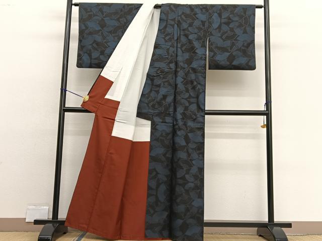 平和屋着物●本場大島紬　7マルキ　地空き　扇面文　正絹　逸品　未使用　DAAY9946az 平和屋着物○本場大島紬 7マルキ 麻の葉間道 正絹 逸品 DAAY9944az