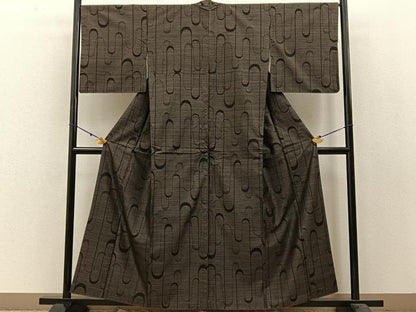 平和屋着物●本場大島紬 純泥染め 壺垂れ文様 宮脇兼太郎商店謹製 やまと誂製 証紙付き 正絹 逸品 BAAW5008hj