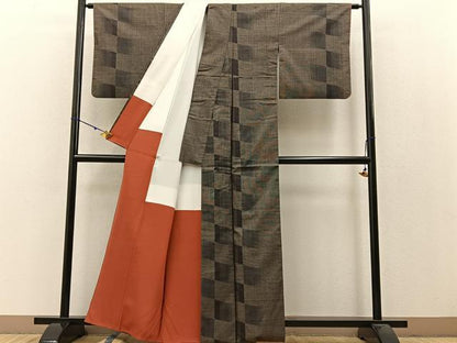 平和屋着物●本場大島紬 純泥染め 9マルキ 幾何学文様 ワタリ紬商事謹製 証紙付き 正絹 逸品 BAAW5009hj