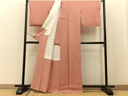 平和屋着物●上質な色無地　紋意匠　珊瑚色　正絹　逸品　BAAW5042hj