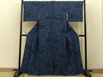 平和屋着物●上質な小紋 藍 型染め 松竹梅 流水花文 鬼しぼ縮緬 正絹 逸品 BAAW5120hj