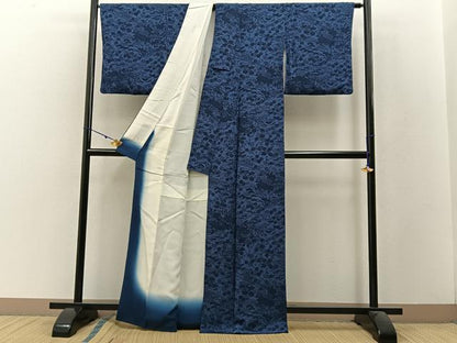 平和屋着物●上質な小紋 藍 型染め 松竹梅 流水花文 鬼しぼ縮緬 正絹 逸品 BAAW5120hj