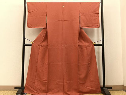 平和屋着物●上質な色無地 紋意匠 赤丹色 正絹 逸品 未使用 BAAW5142hj