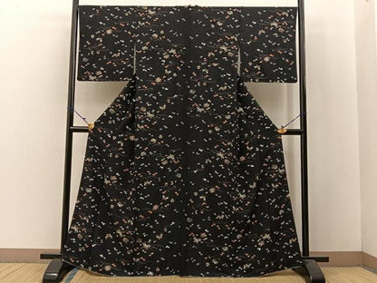 平和屋着物●上質な小紋 花蝶文 たたき染め 黒地 金彩 正絹 逸品 BAAW5169hj