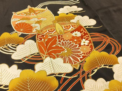 平和屋着物■豪華黒留袖　駒刺繍　糸巻き松花文　金彩　正絹　逸品　BAAW5541hj