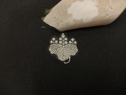 平和屋着物■豪華黒留袖　駒刺繍　扇面菊花文　金彩　正絹　逸品　未使用　BAAW6374mz
