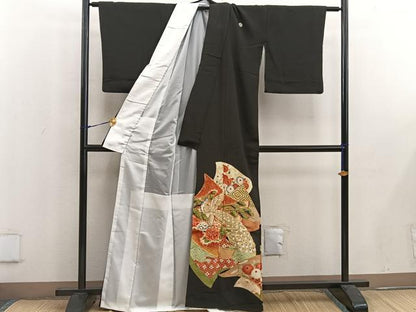 平和屋着物■豪華黒留袖　駒刺繍　孔雀花文　金彩　正絹　逸品　BAAW6647mz