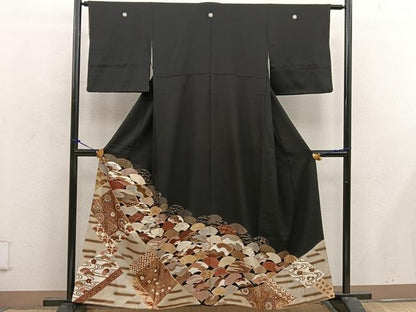 平和屋着物■豪華黒留袖　駒刺繍　地紙重ね青海波花文　金彩　正絹　逸品　BAAW6678mz