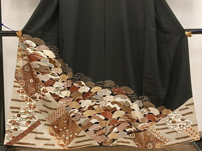 平和屋着物■豪華黒留袖　駒刺繍　地紙重ね青海波花文　金彩　正絹　逸品　BAAW6678mz