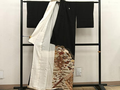 平和屋着物■豪華黒留袖　駒刺繍　地紙重ね青海波花文　金彩　正絹　逸品　BAAW6678mz