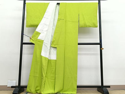 平和屋着物■COURREGES・クレージュ 色無地 花地紋 若草色 正絹 逸品 BAAW7802hv