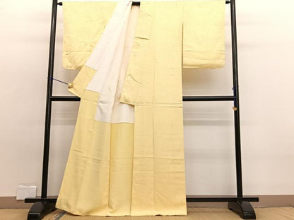 平和屋着物■上質な色無地 格子舞蝶地紋 卵色 正絹 逸品 未使用 BAAW7803hv