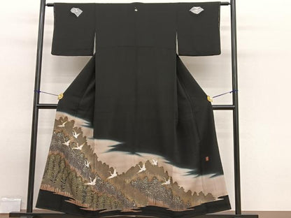 平和屋着物■豪華黒留袖 作家物 駒刺繍 飛鶴樹林文 暈し染め 金彩 正絹 逸品 BAAW7882hv