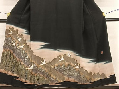 平和屋着物■豪華黒留袖 作家物 駒刺繍 飛鶴樹林文 暈し染め 金彩 正絹 逸品 BAAW7882hv
