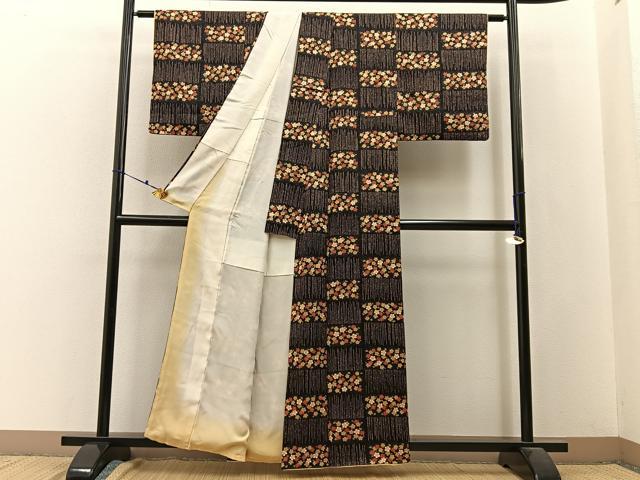 平和屋着物■上質な小紋 横段梅文 黒地 金彩 正絹 逸品 BAAW9583hj