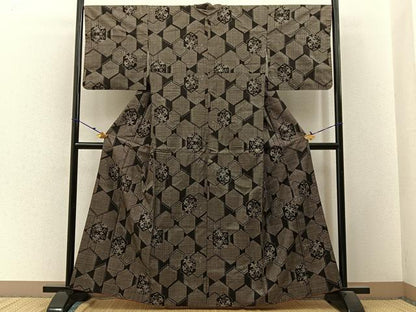 平和屋着物■本場大島紬　7マルキ　亀甲草葉文　正絹　逸品　BAAW9654hj