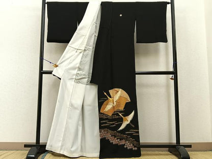 平和屋着物■豪華黒留袖　駒刺繍　飛鶴地紙有職文　金彩　正絹　逸品　BAAW9844hj
