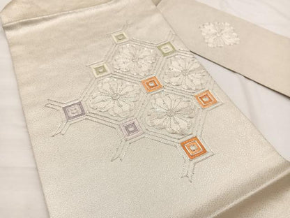 平和屋着物◎九寸名古屋帯　総駒刺繍　菱天井花文　銀糸　正絹　逸品　BAAX0830hv