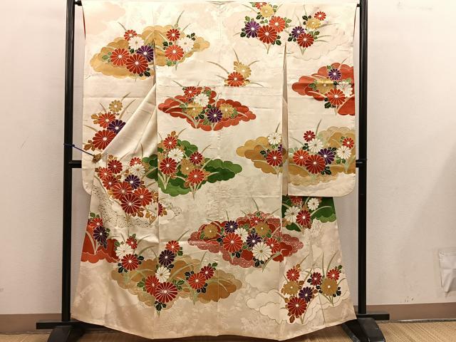 平和屋着物■豪華振袖　駒刺繍　雲重ね菊花文　金彩　正絹　逸品　BAAX1380mz