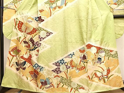 平和屋着物■豪華振袖　駒刺繍　舞蝶文　金彩　正絹　逸品　BAAX2440hv