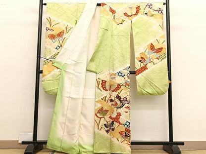 平和屋着物■豪華振袖　駒刺繍　舞蝶文　金彩　正絹　逸品　BAAX2440hv