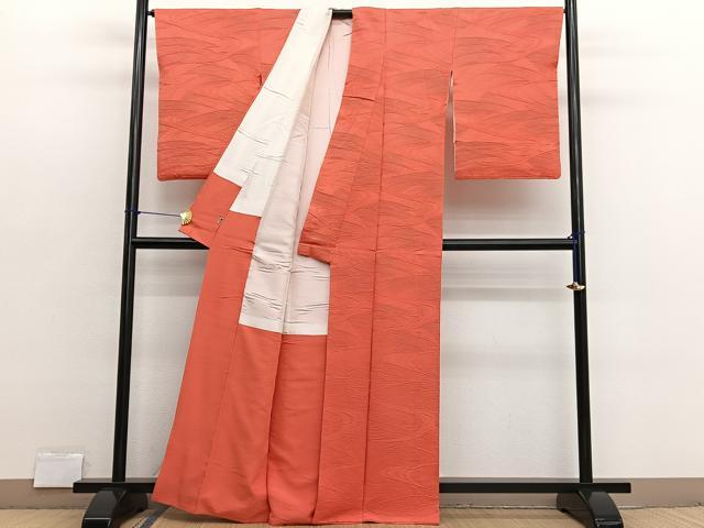 平和屋着物■上質な色無地　ふくれ織　流水地紋　鉛丹色　三越扱い　正絹　逸品　BAAX2708hv
