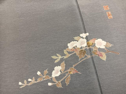 平和屋着物●京加賀友禅　百貫達雄監修　色無地　利休白茶色　ワンポイント：枝花文　正絹　逸品　BAAX2822hv