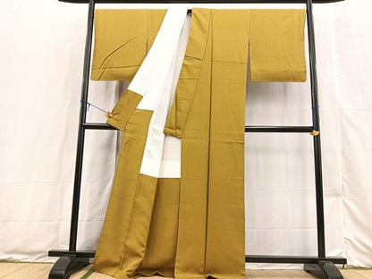 平和屋着物●二代目清次郎　手描き　色無地　ワンポイント　菜種油色　正絹　逸品　未使用　BAAX3501yc