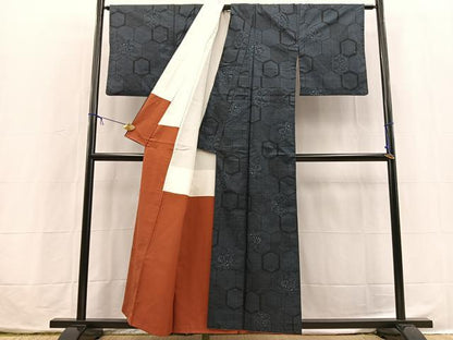 平和屋着物■本場大島紬　7マルキ　亀甲花文　山中幸八作　証紙付き　正絹　逸品　BAAX3855yc