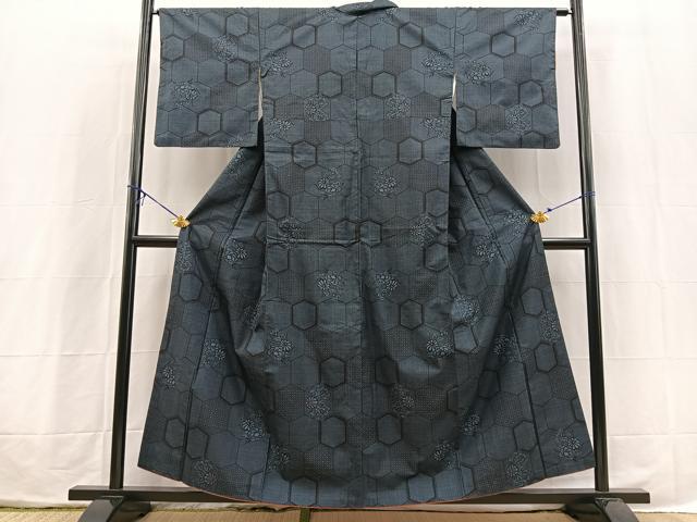 平和屋着物■本場大島紬　7マルキ　亀甲花文　山中幸八作　証紙付き　正絹　逸品　BAAX3855yc